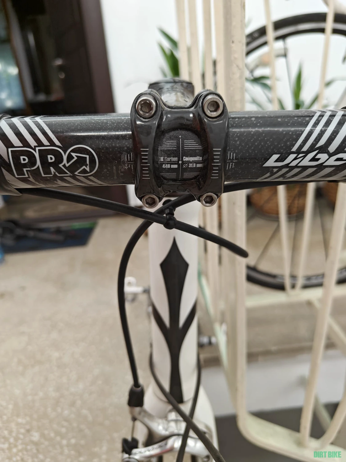 4. Ghidon PRO Vibe 3k Carbon Composite 440 mm Handlebars & Pipa PRO PLT Carbon Composite 100 mm Stem