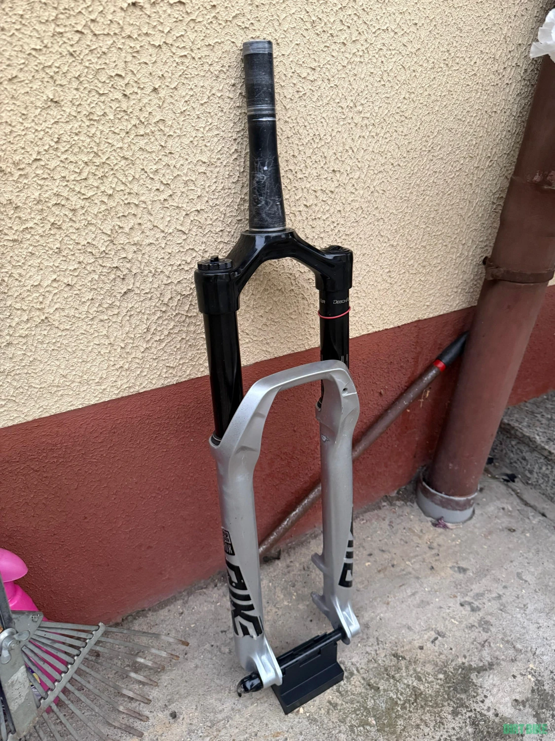 1. Vand furca rockshox pike ultimate charger 2.1