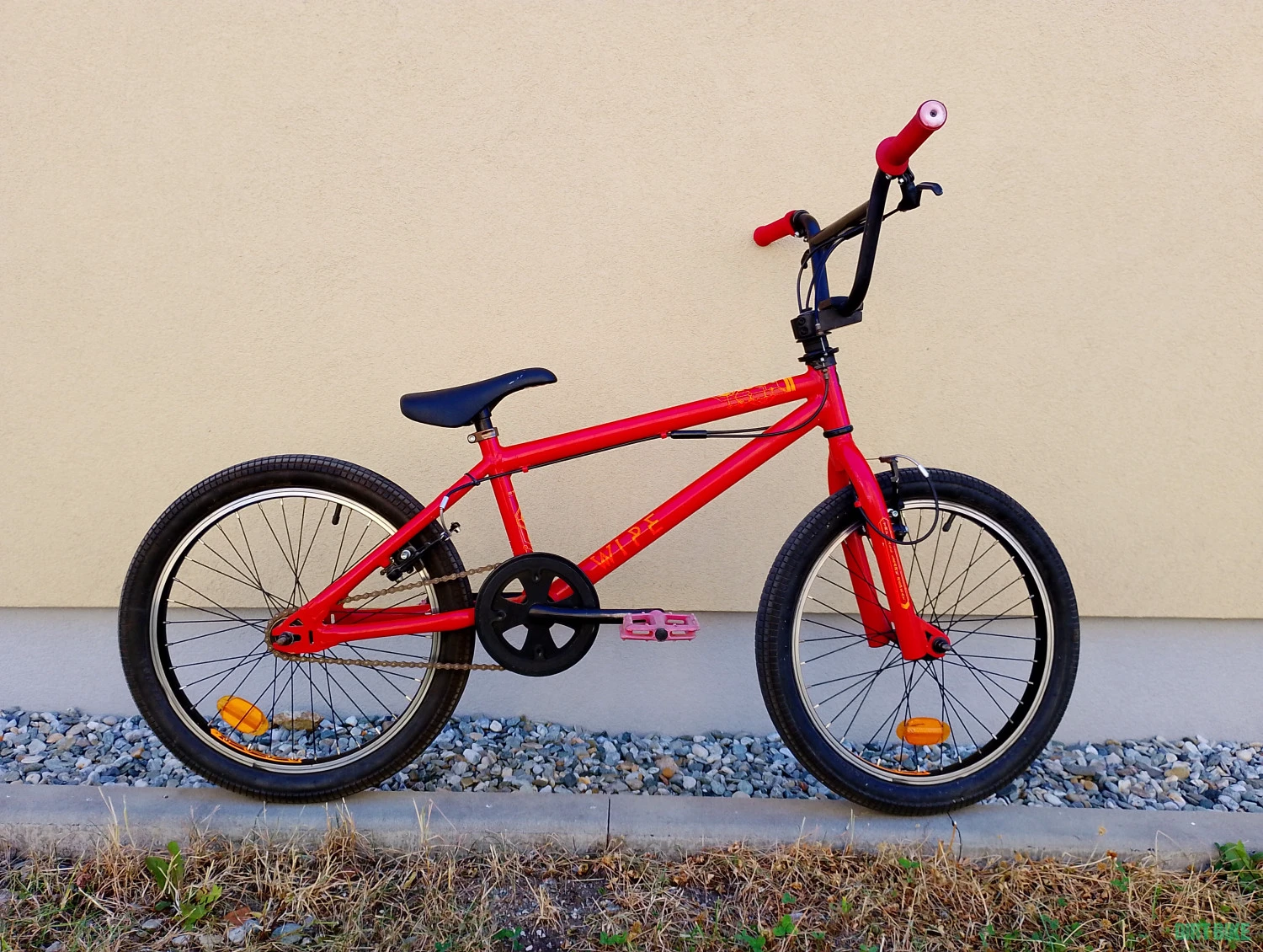 1. Bicicleta BMX Wipe 320