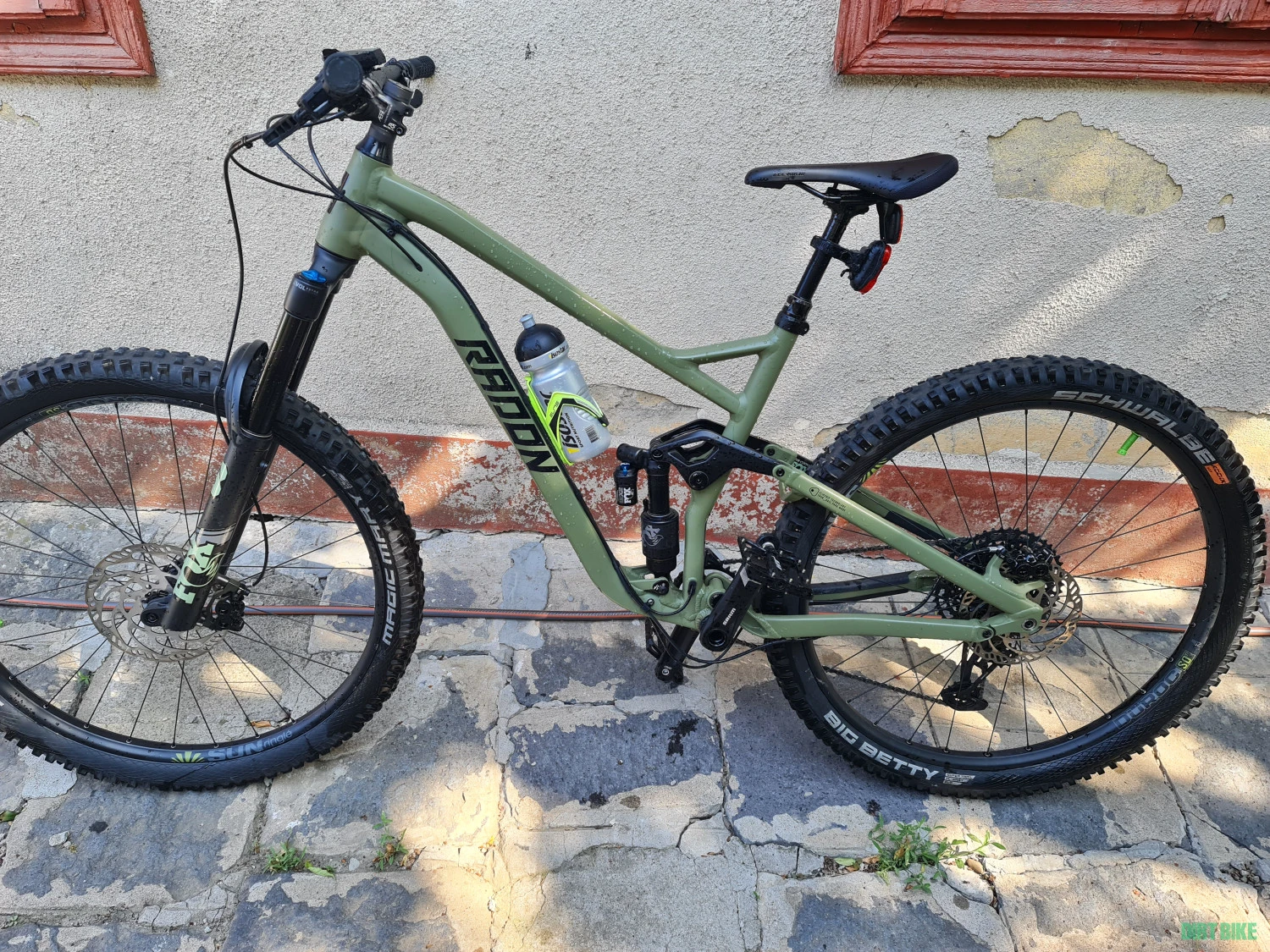 1. Bicicletă Enduro