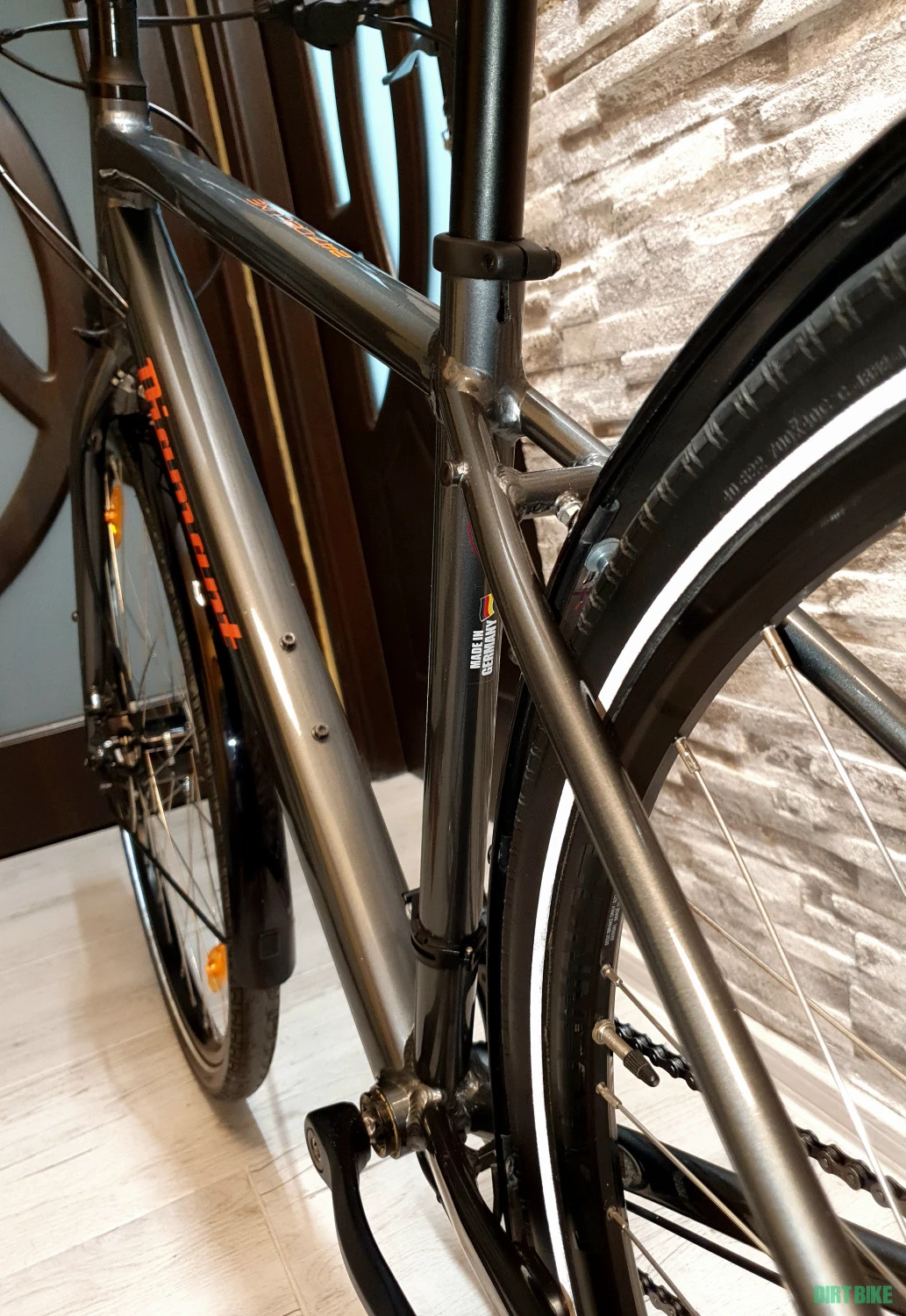 4. Bicicletă Diamant superbă