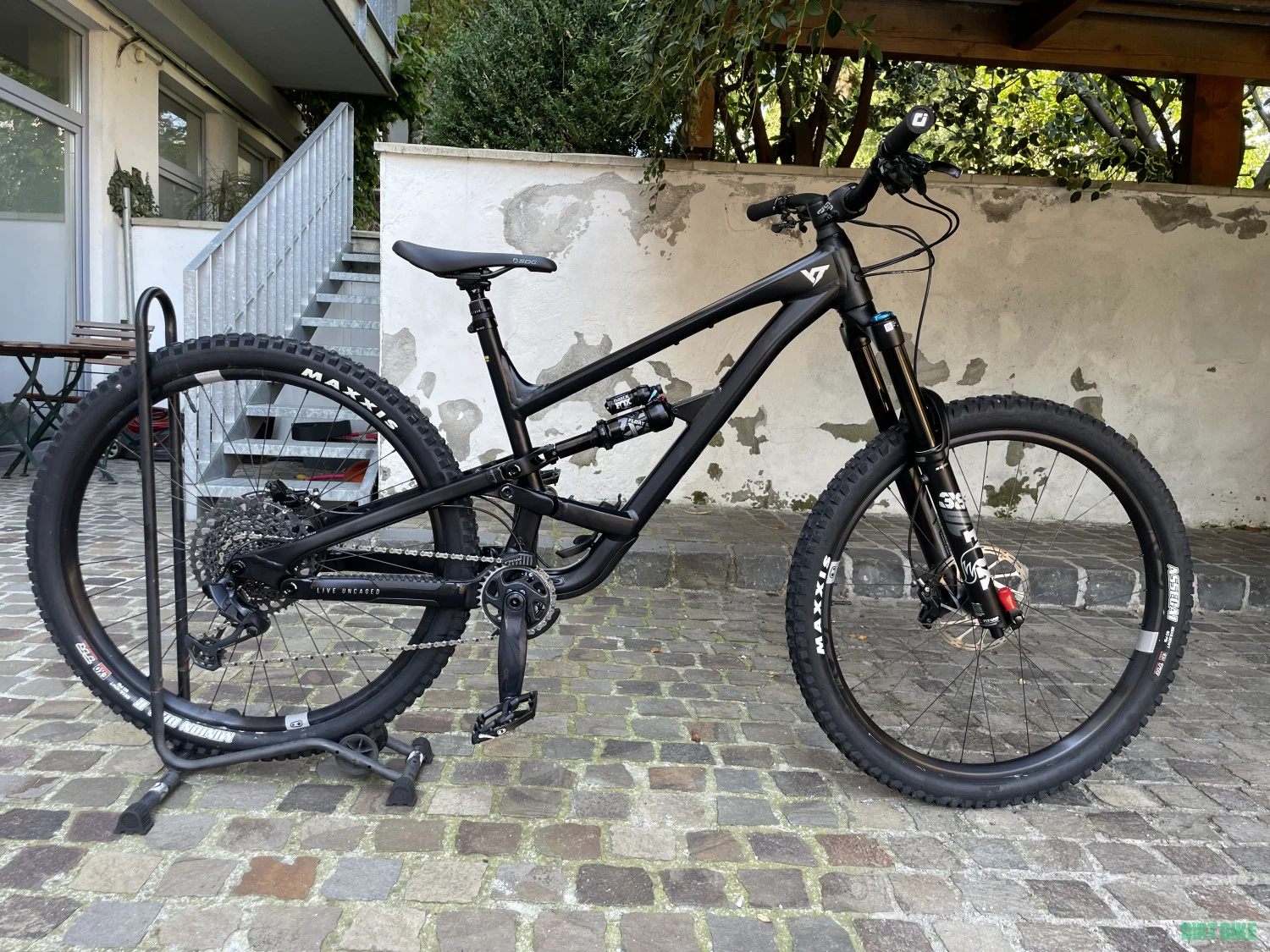 1. YT Capra Core 2 GX 2023 29" **usor folosita**