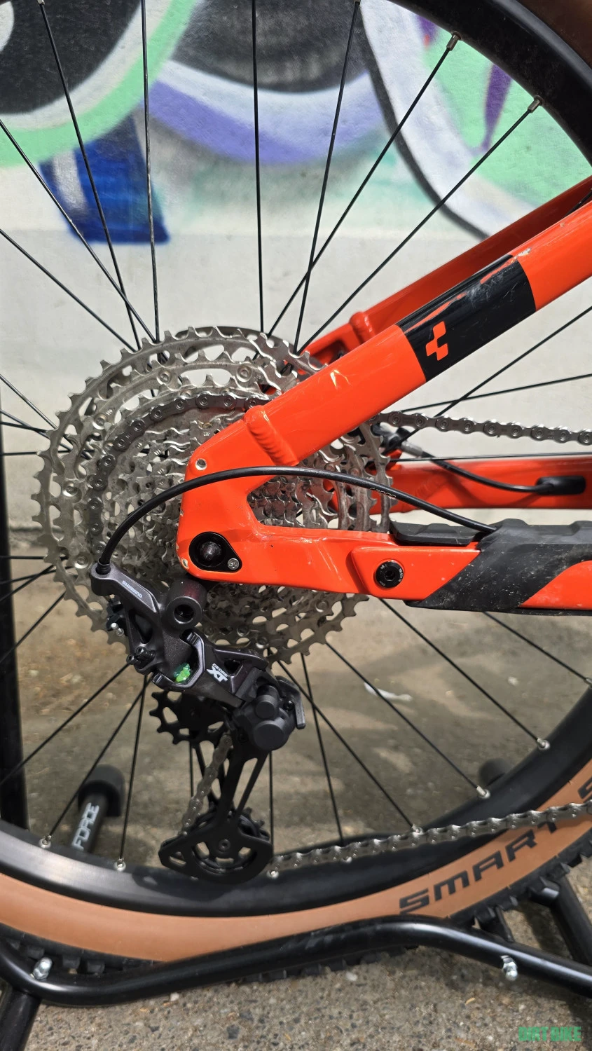 2. Bicicleta Cube Stereo Hybrid 120