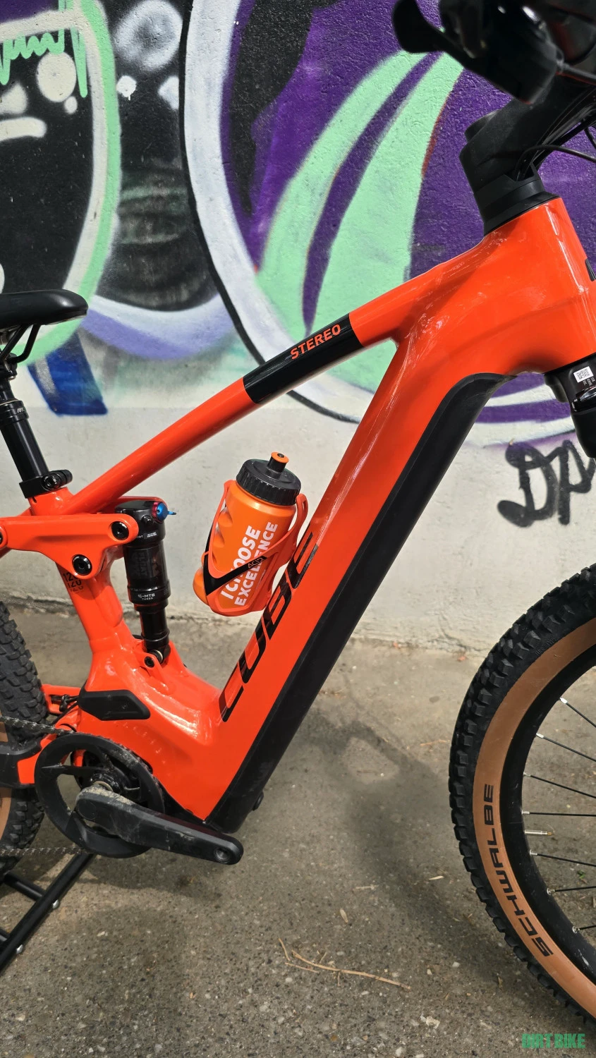 3. Bicicleta Cube Stereo Hybrid 120