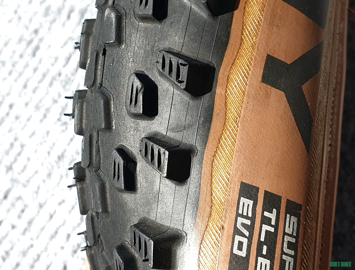 5. Cauciuc Schwalbe Racing Ray TL-easy