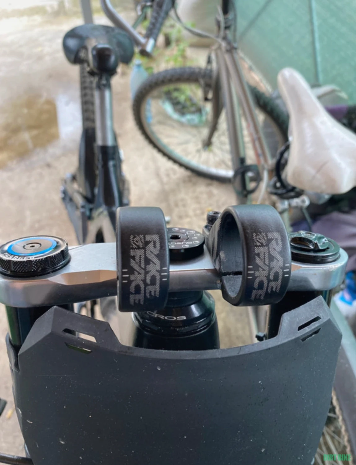 1. Vand pipa Race Face direct mount