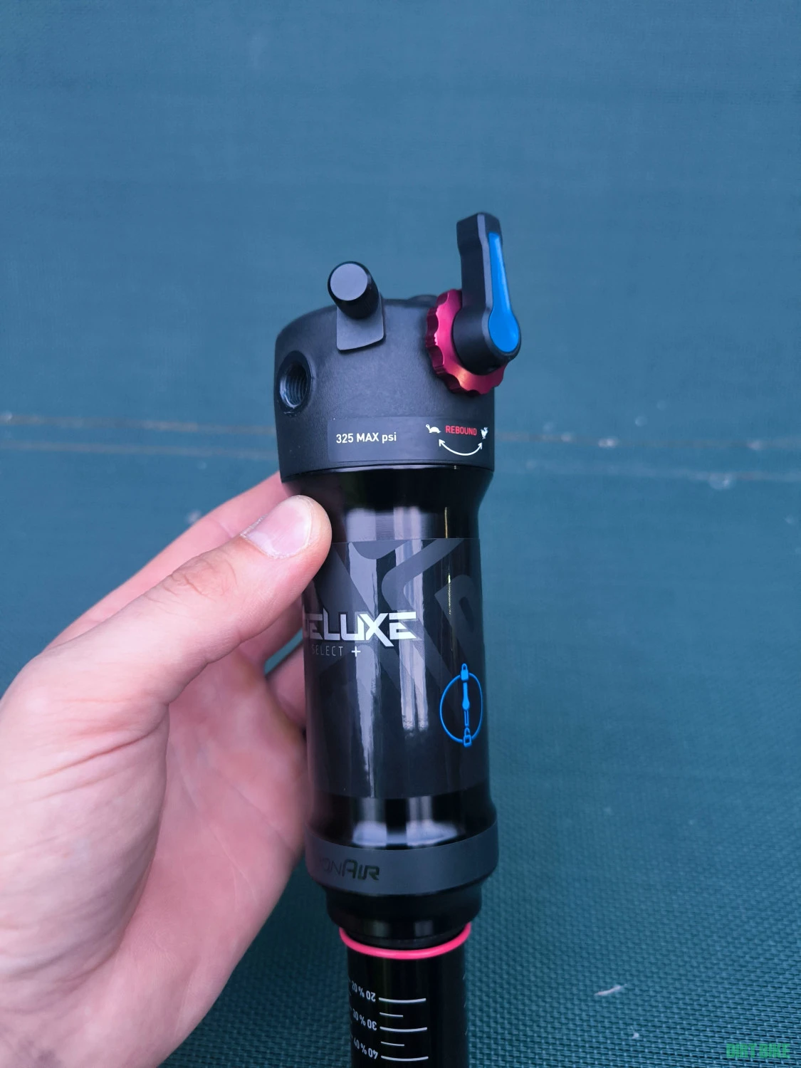 1. RockShox Deluxe Select+ debonair 205x65