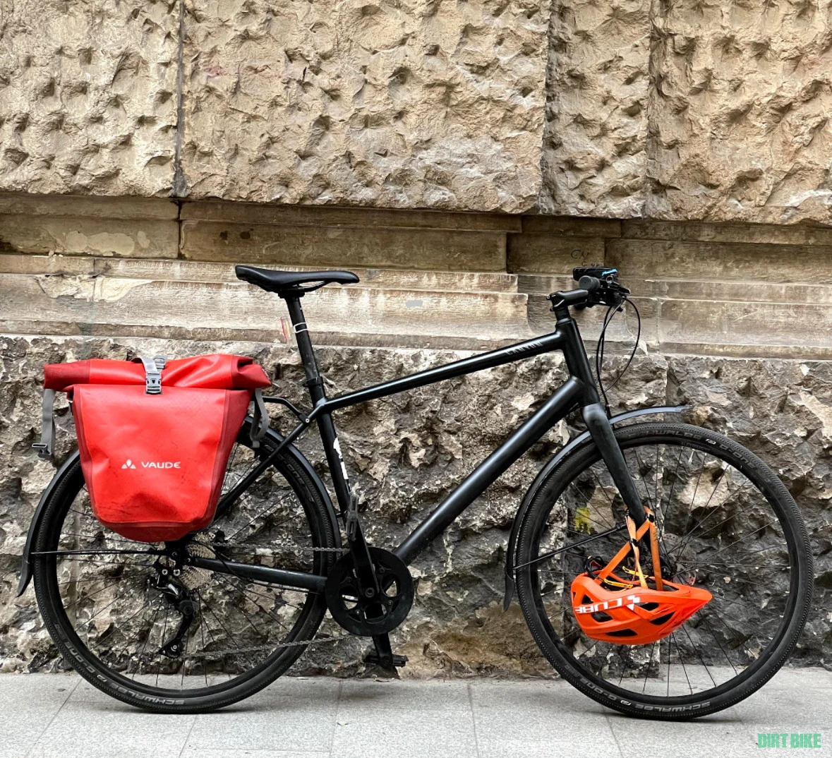 1. Canyon Commuter 3