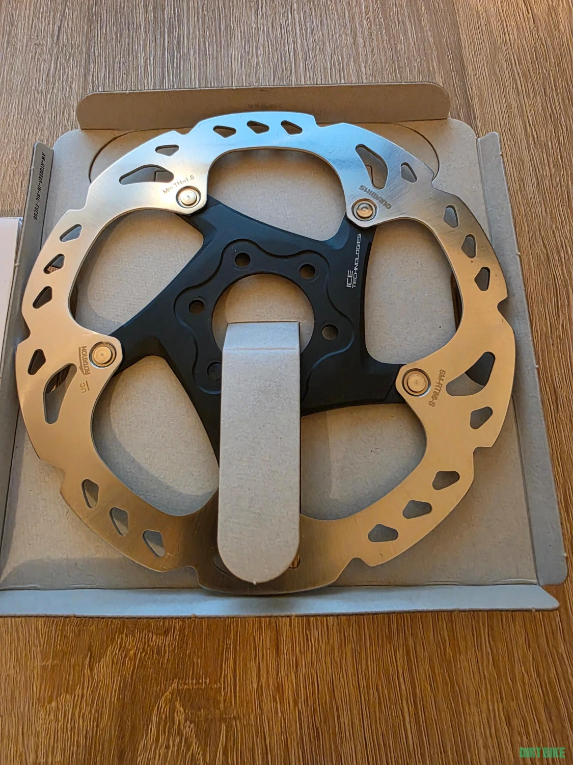 1. Shimano SM-RT86