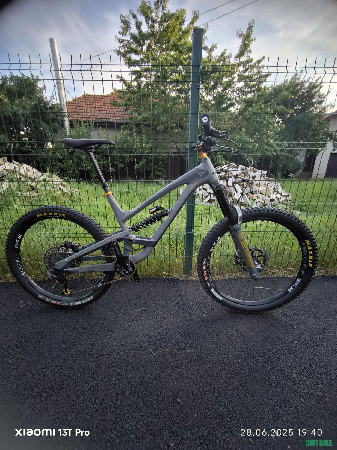 1. Bicicleta Yt Capra L 27.5 , pt 1.74-1.84 m
