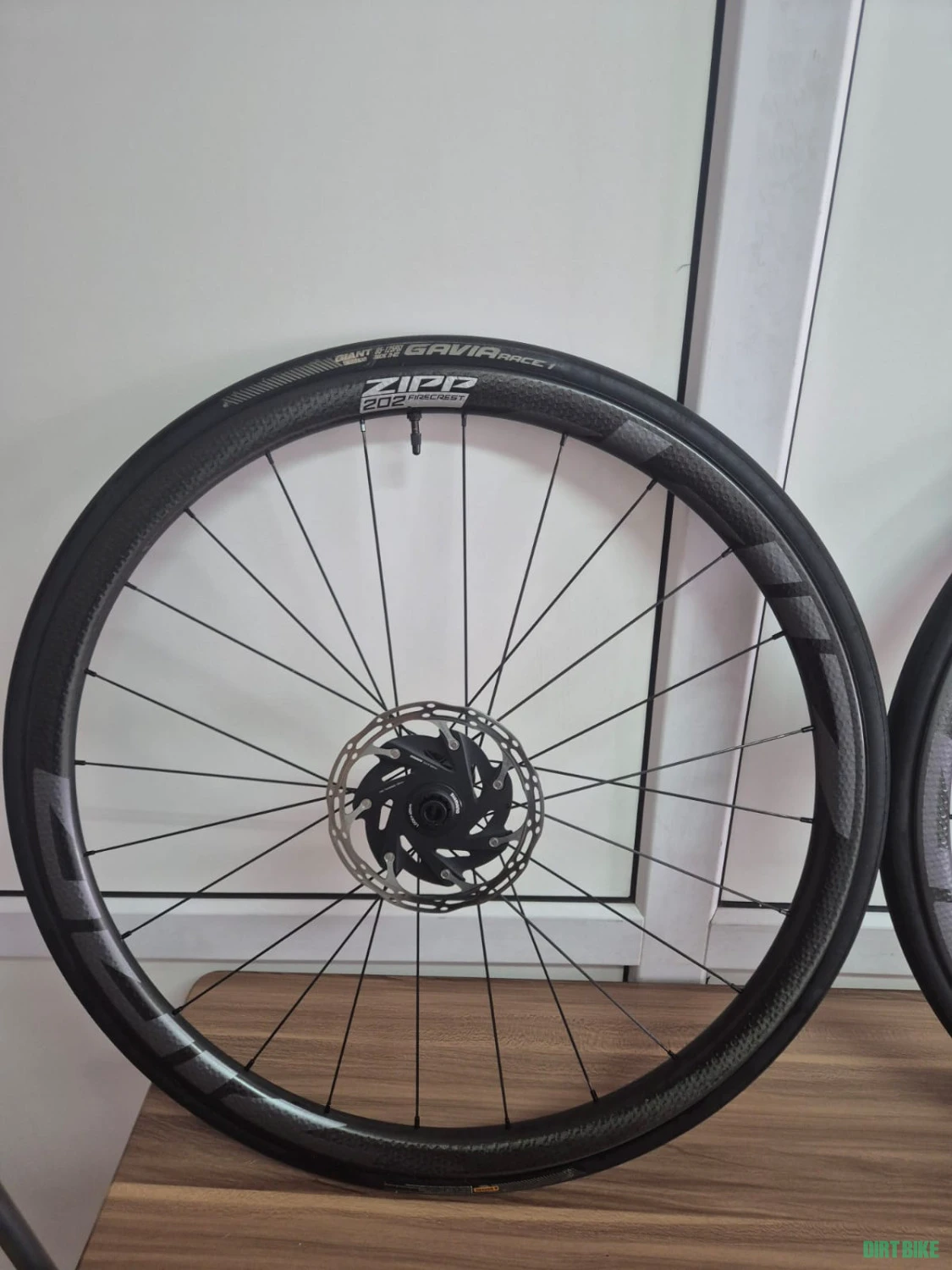 1. Roti carbon zipp 202 firecrast disk break 2024