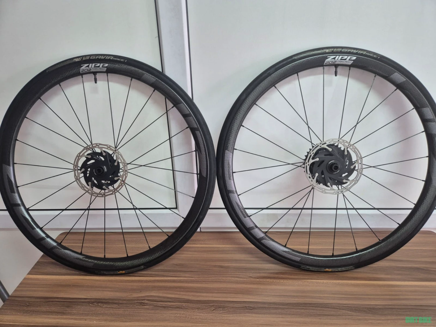 2. Roti carbon zipp 202 firecrast disk break 2024