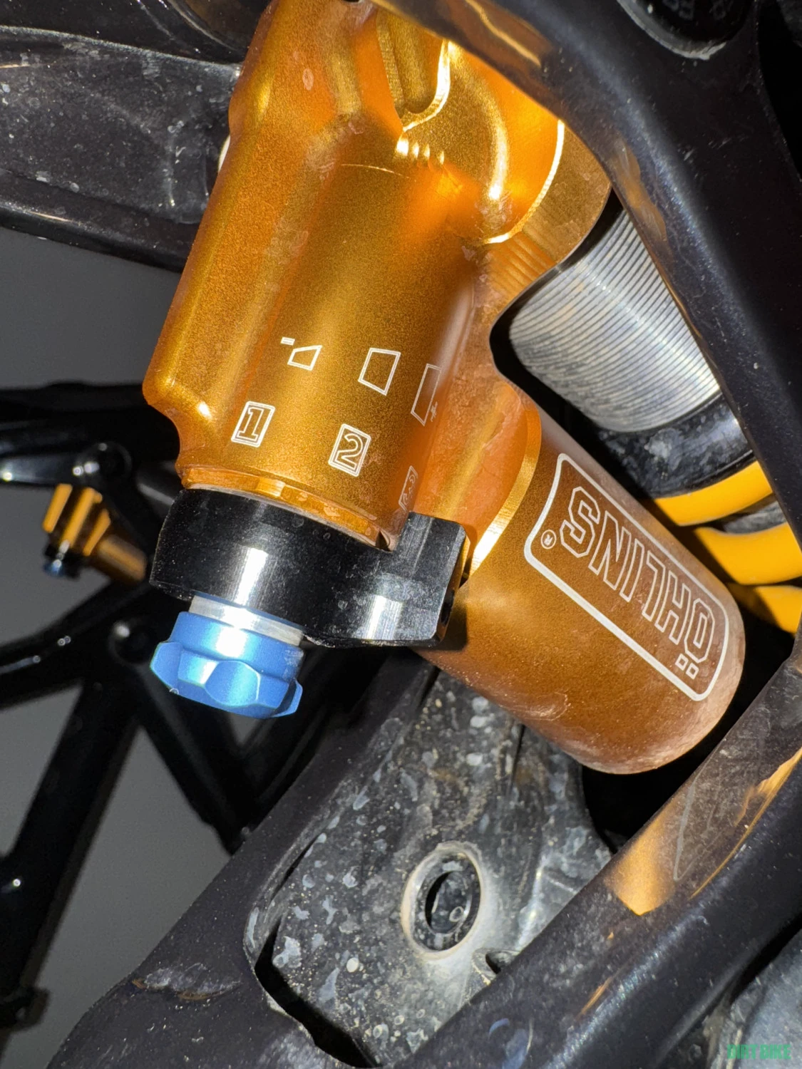 3. Shock Ohlins ttx 2021 225x75 trunnion