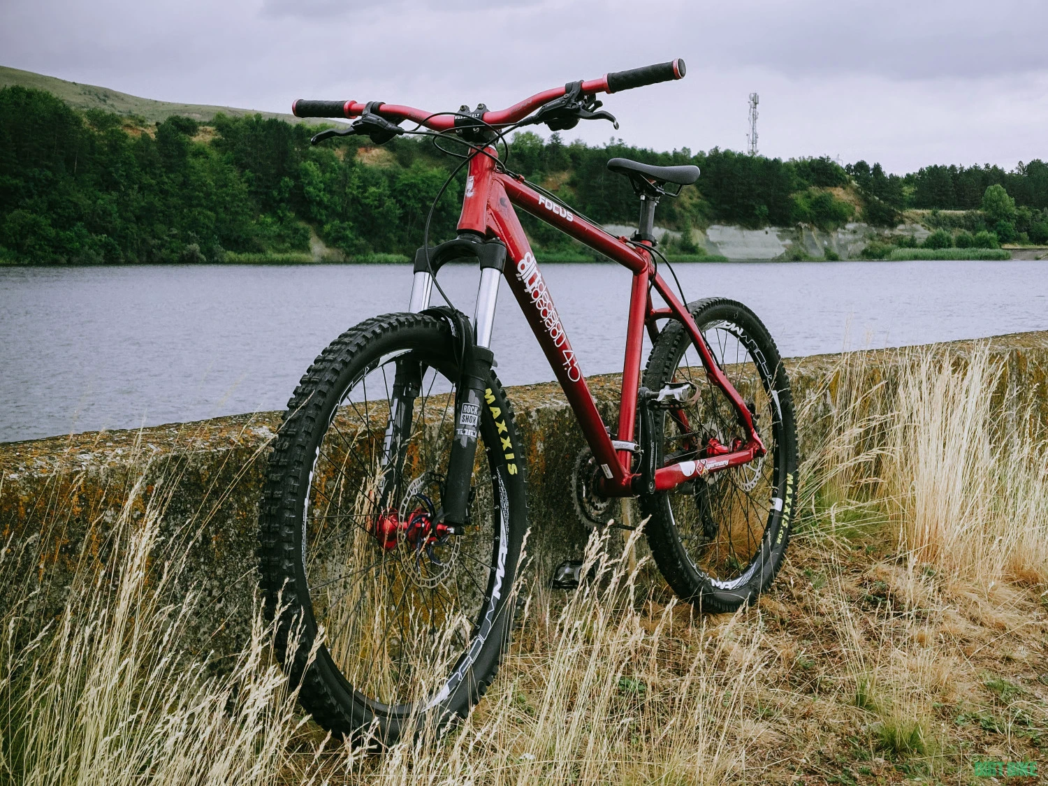 1. Bicicleta MTB Custom Focus 26 inch Marime L
