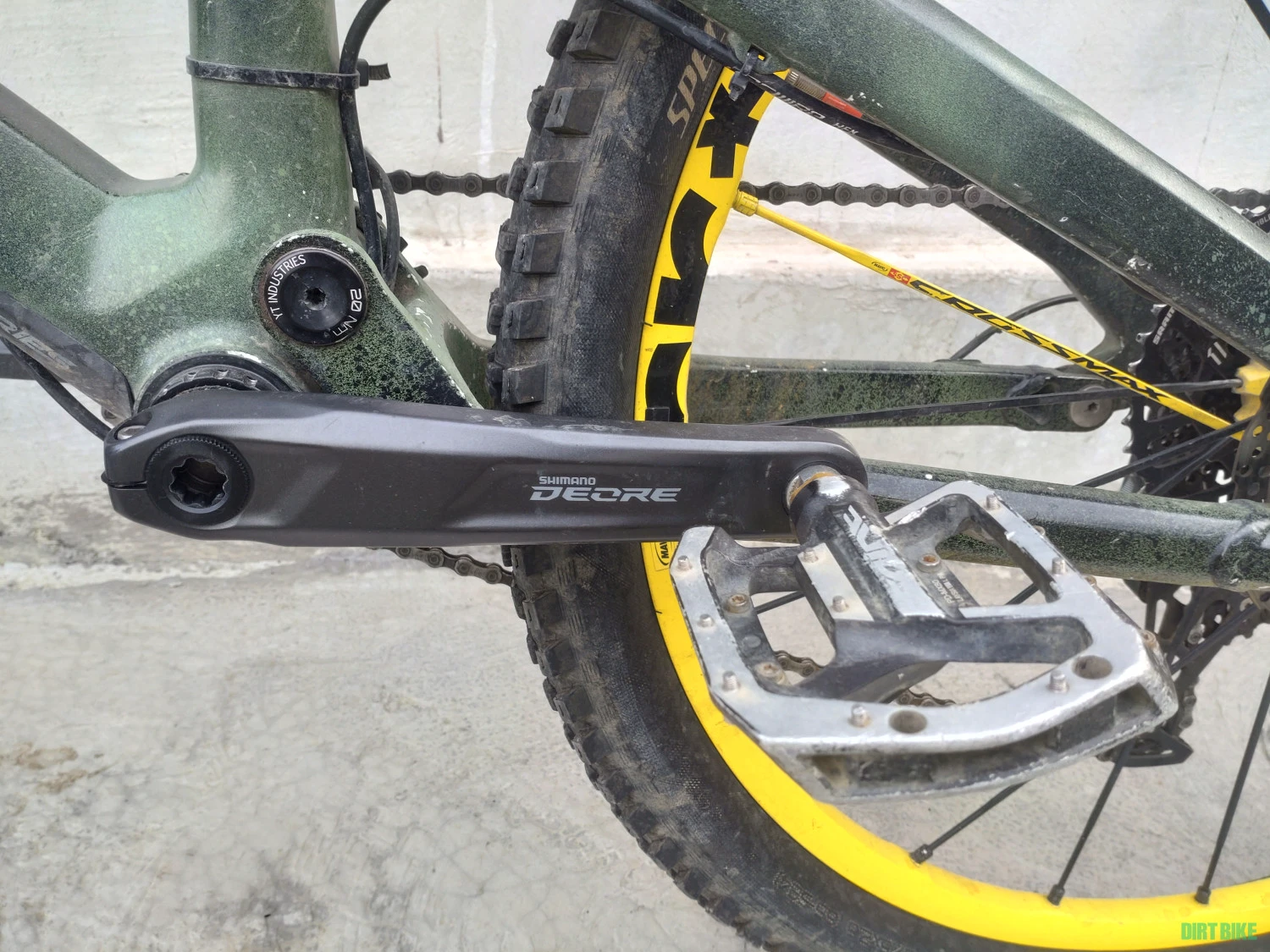 3. YT Capra CF pro