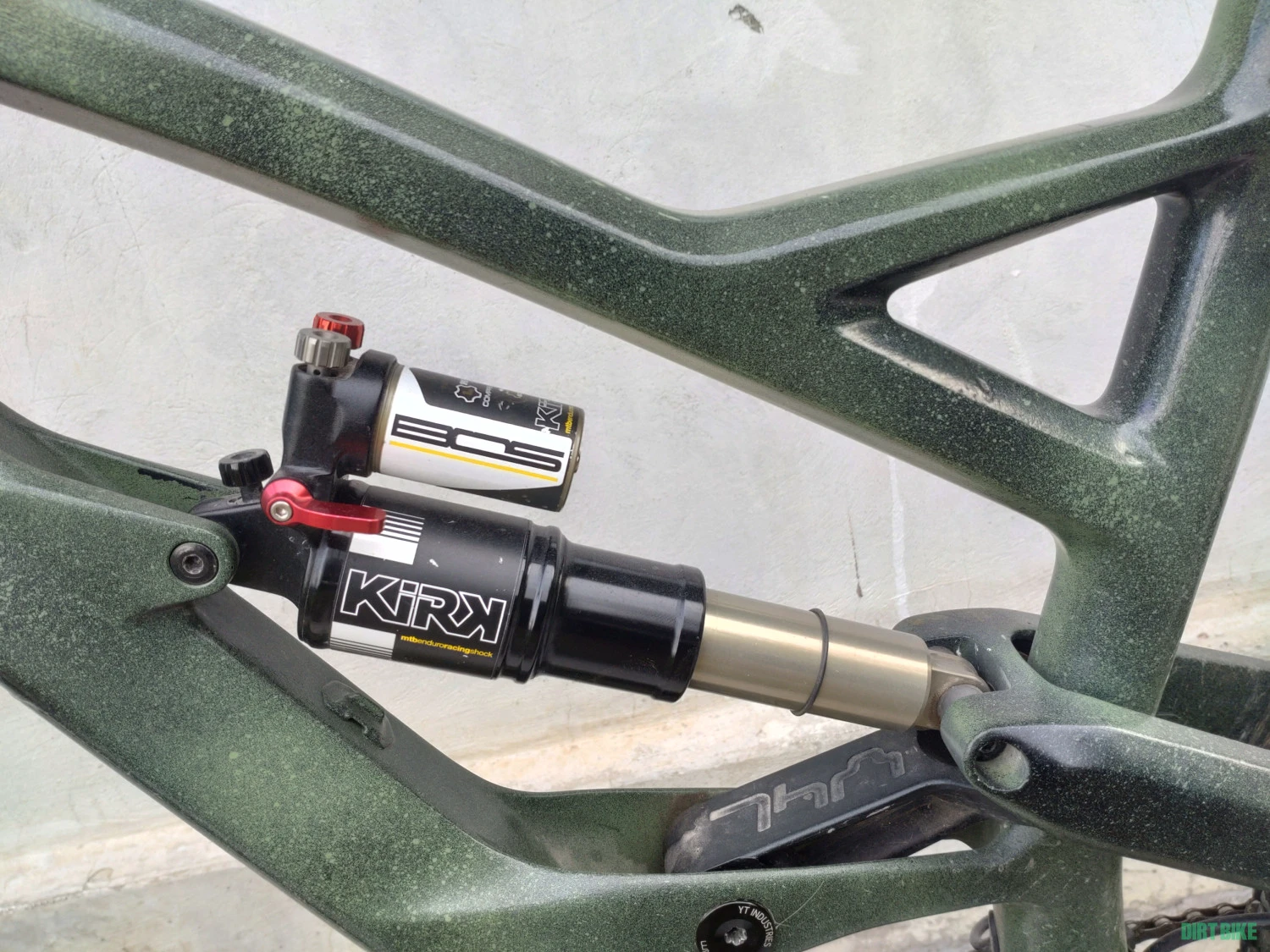 7. YT Capra CF pro