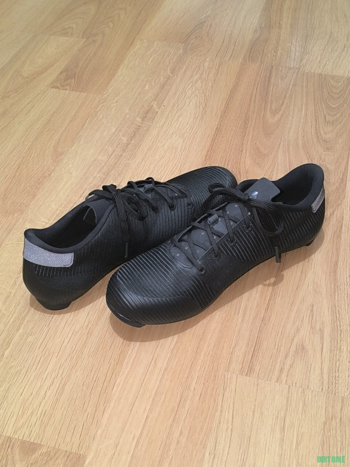 9. Adidas The Road Shoe 2.0 negri 42.5