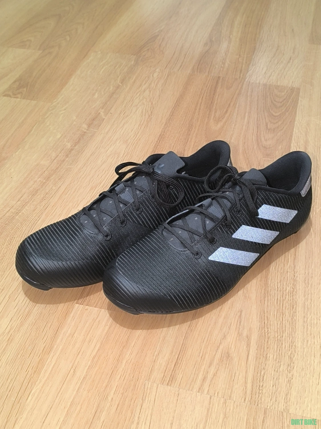 11. Adidas The Road Shoe 2.0 negri 42.5