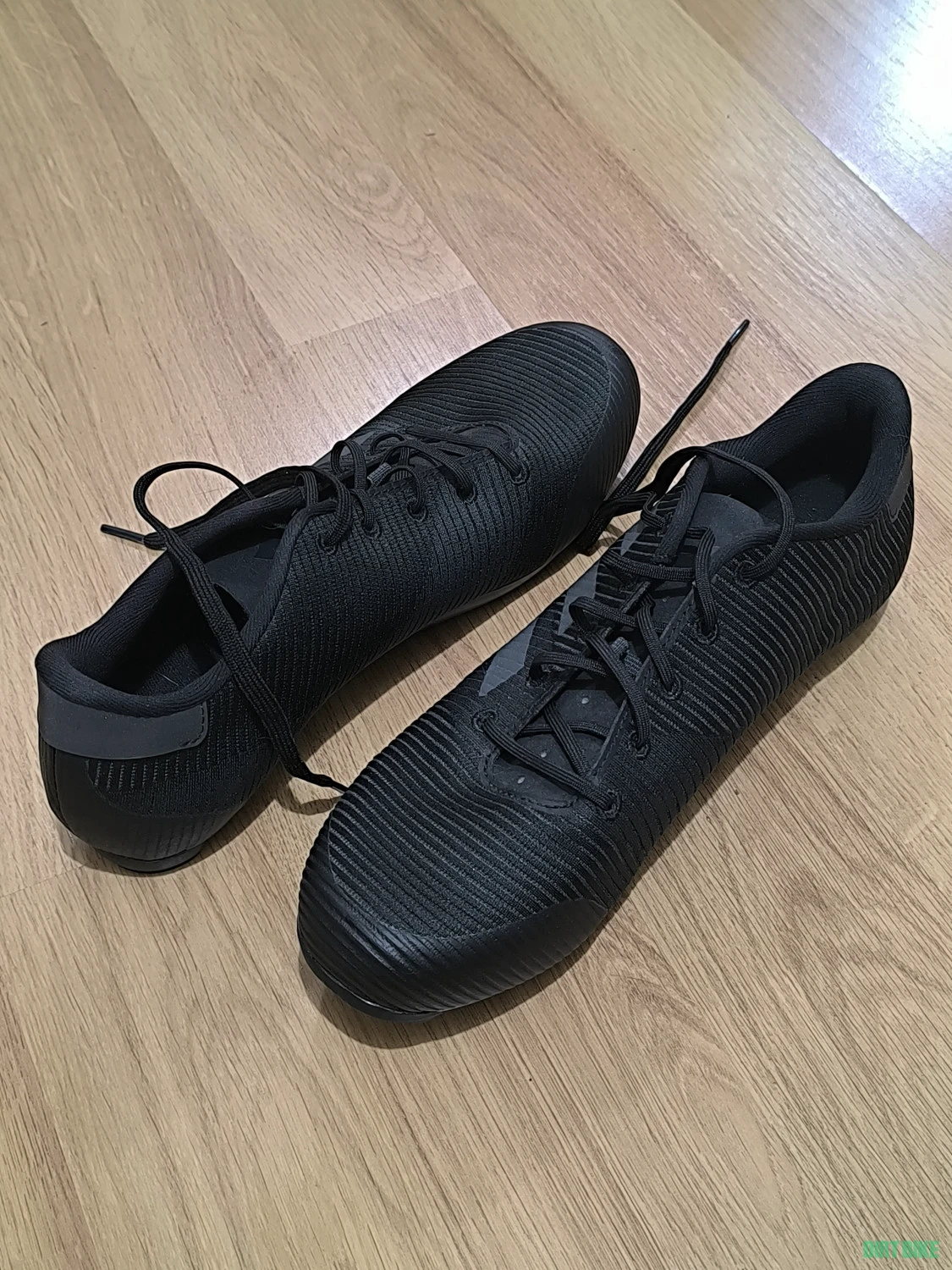10. Adidas The Road Shoe 2.0 negri 42.5