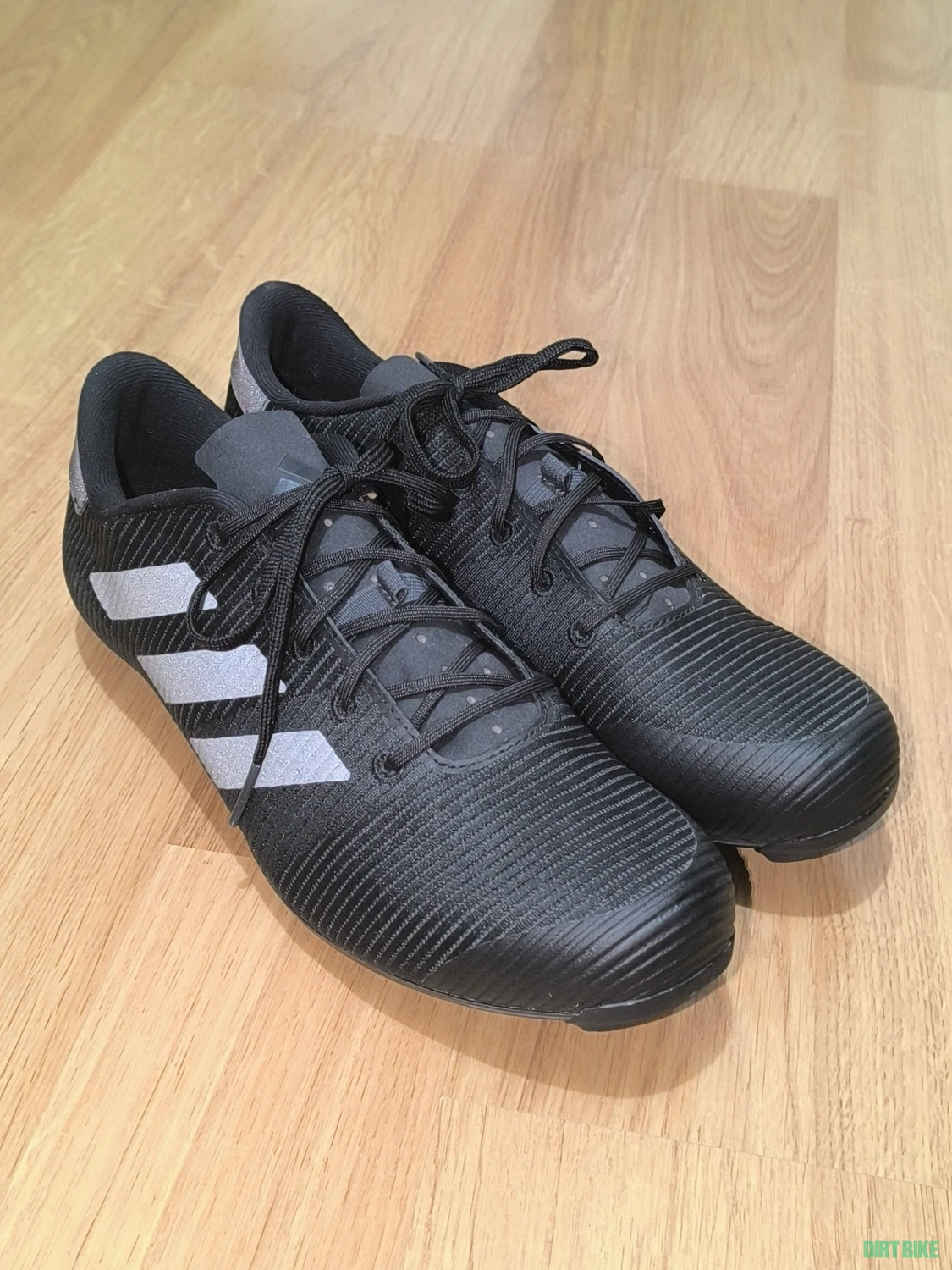 7. Adidas The Road Shoe 2.0 negri 42.5