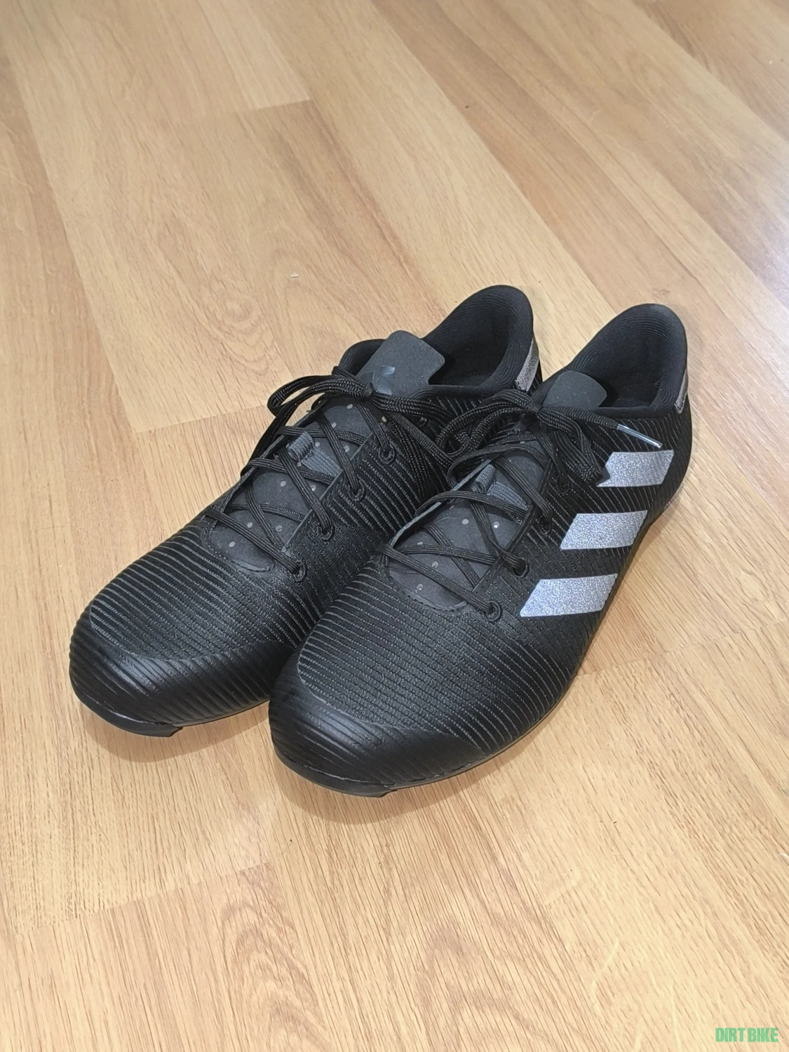 4. Adidas The Road Shoe 2.0 negri 42.5