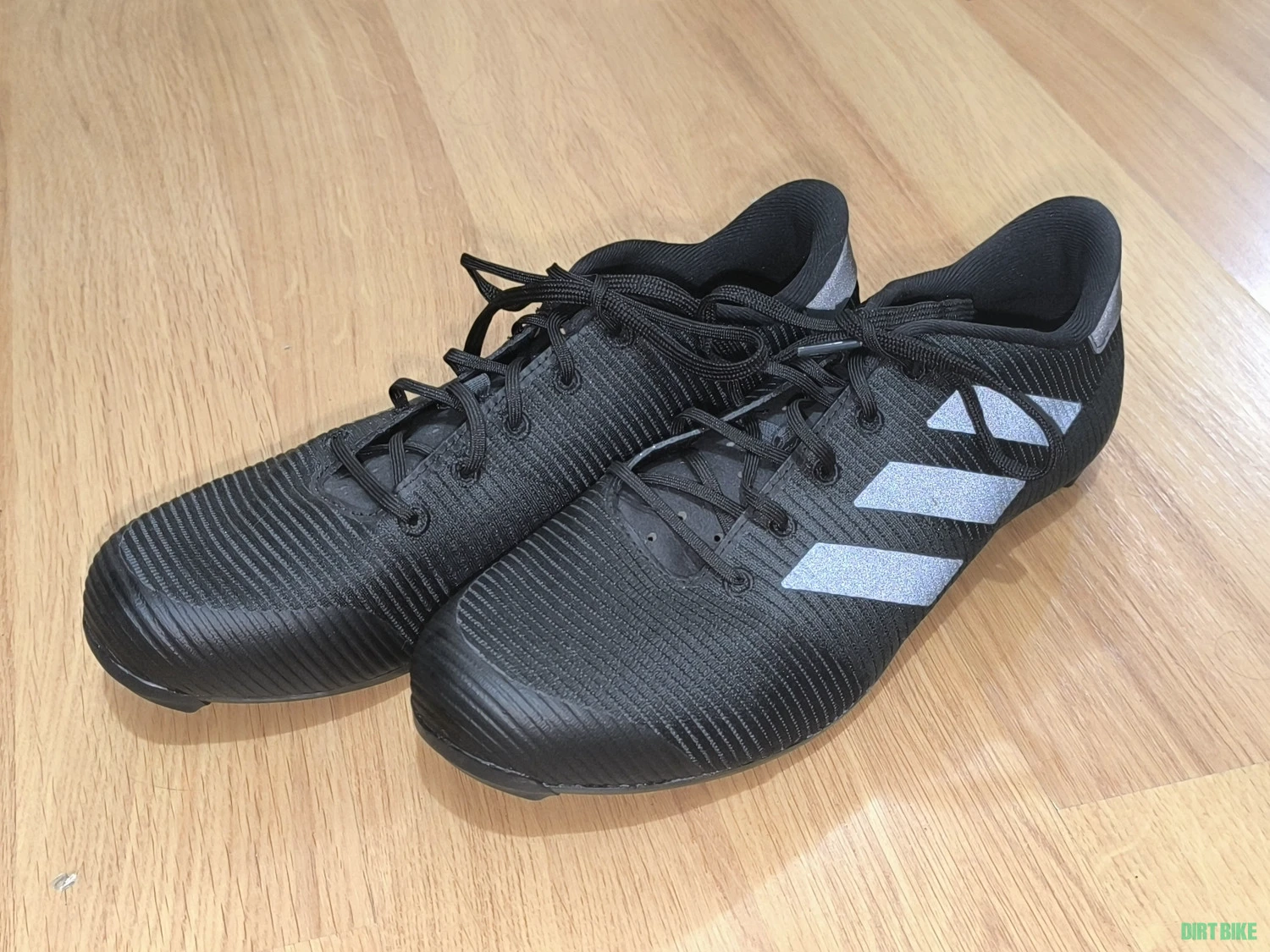 1. Adidas The Road Shoe 2.0 negri 42.5
