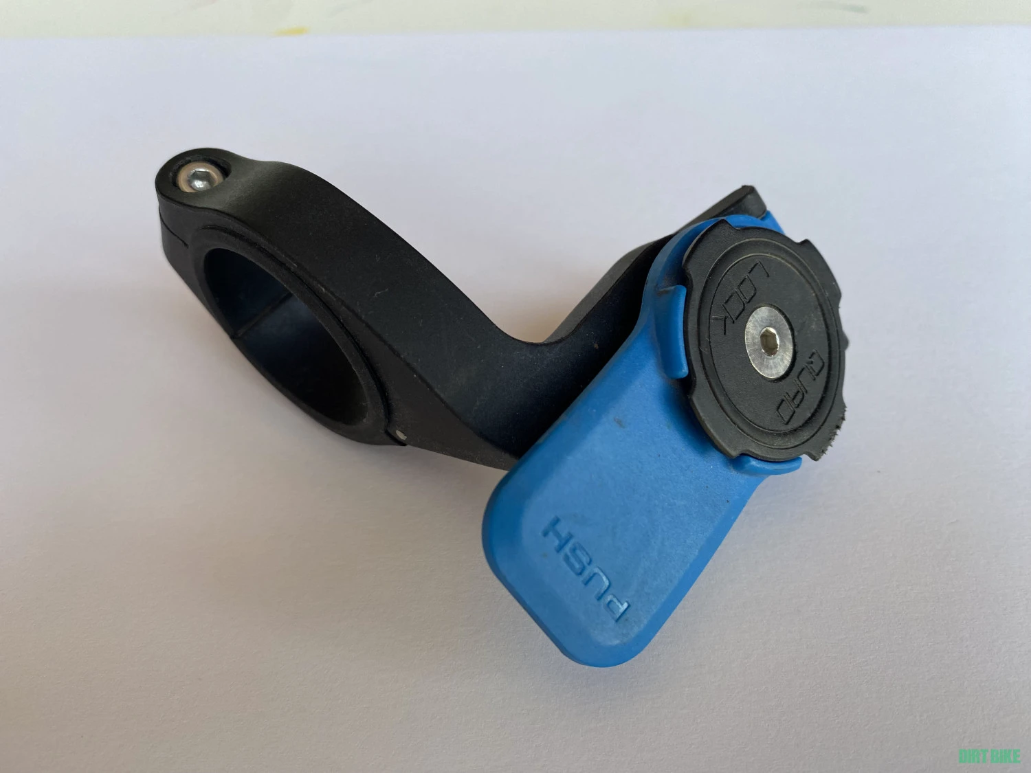 1. Suport telefon Quadlock