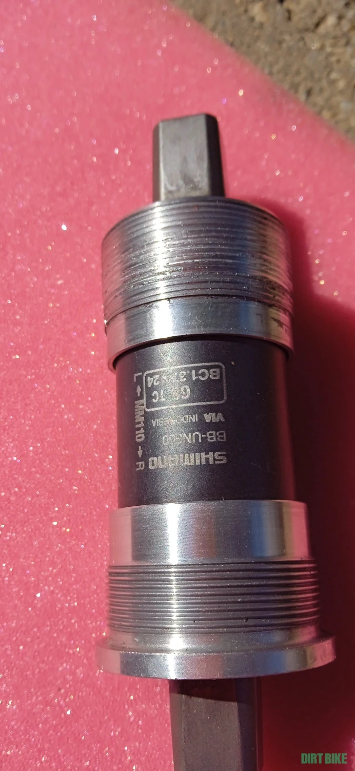 1. Butuc pedalier Shimano patrat cursiera single