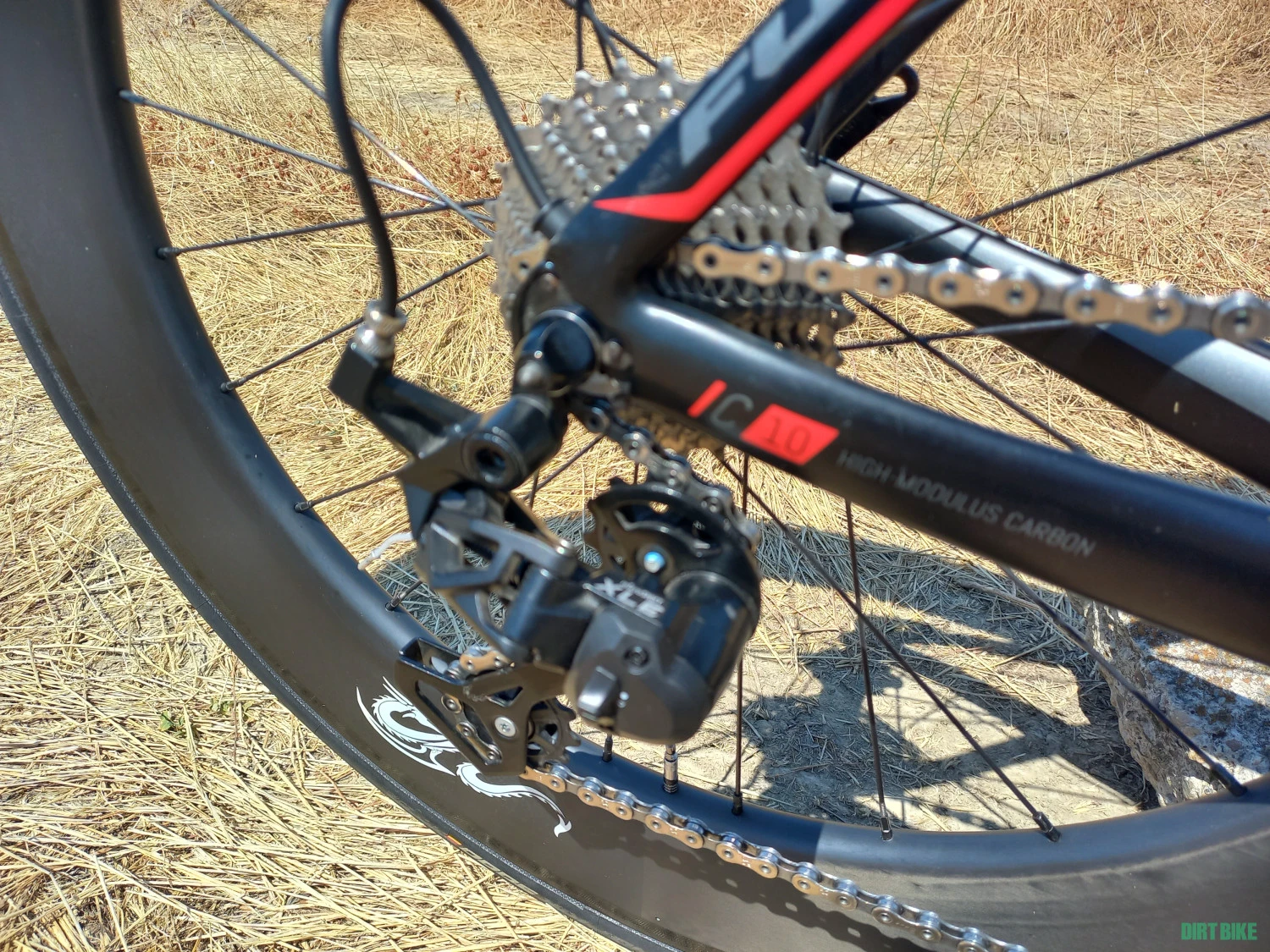 9. Bicicletă TT