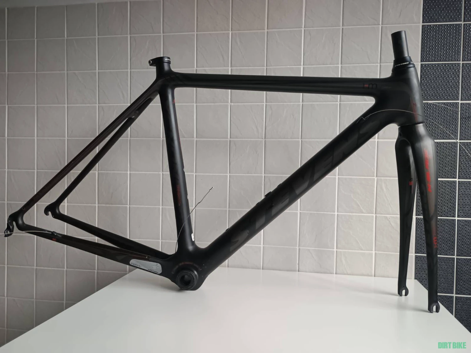 1. Vand cadru si furca de carbon Stevens marime 52