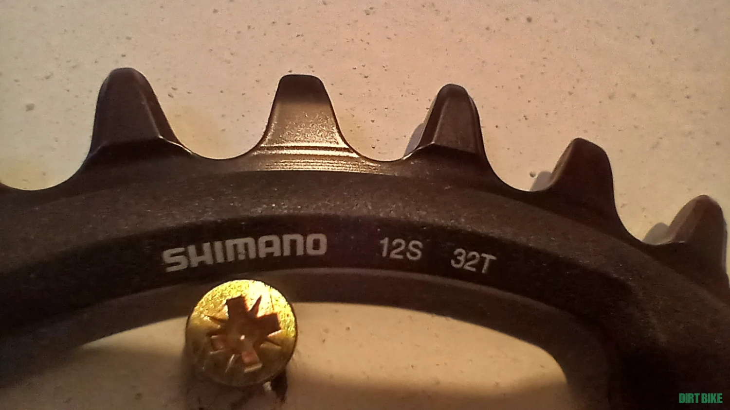 3. Foaie angrenaj Direct Mount Boost Shimano SM-CRM75 (SLX) 32 dinti, 12 viteze, pentru pedalier cu chainline de 52 mm.