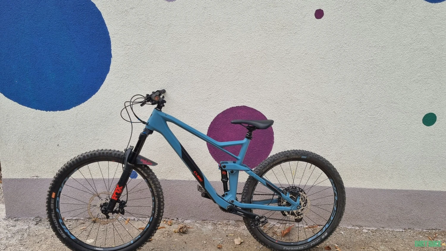 1. Bicicleta full-suspension Cube Stereo 140 Race 27.5
