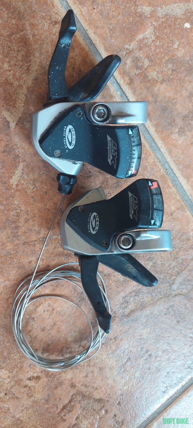 1. Maneta Shimano LX 3-9 vit