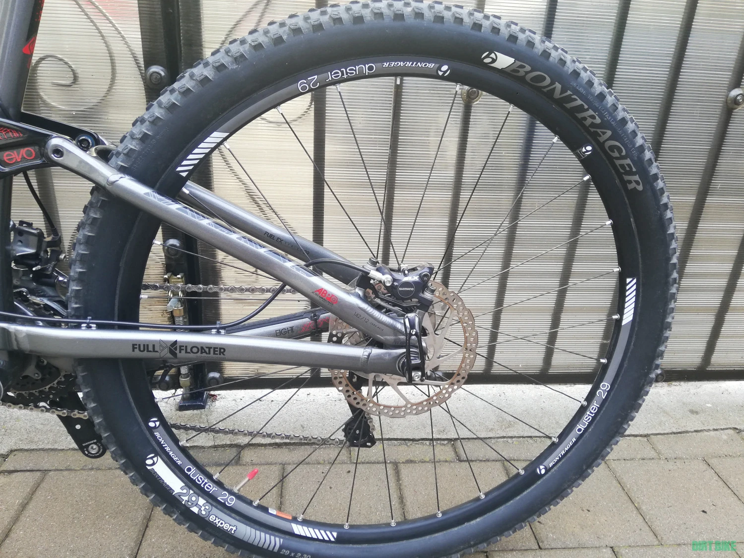 9. Vand MTB full suspension TREK Complete Fuel EX 8 29