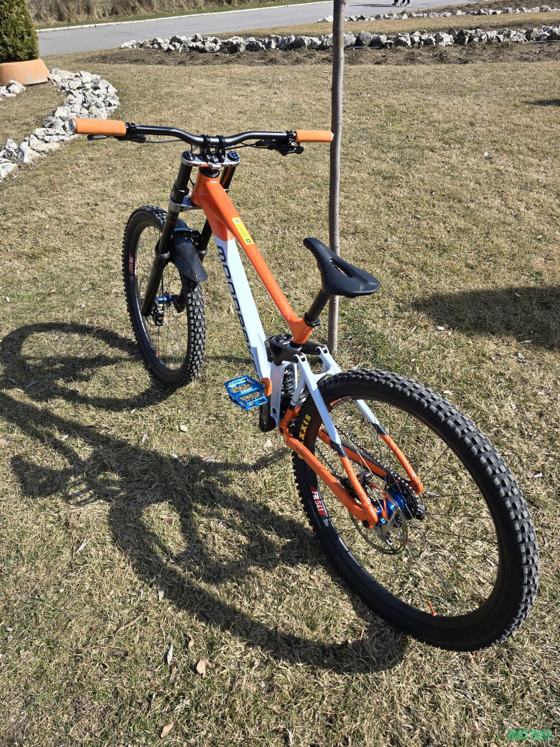 1. Mondraker Summum MY