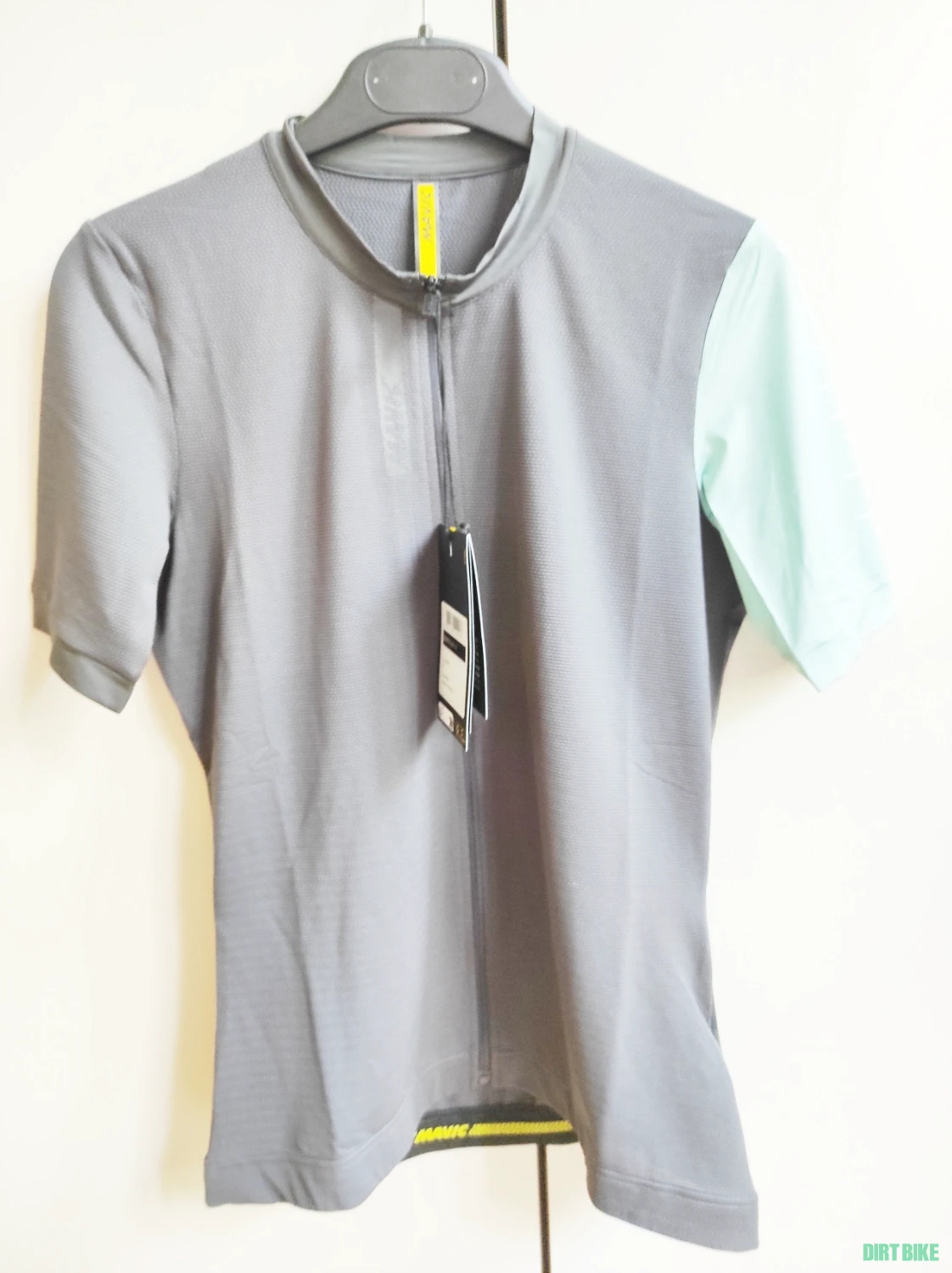 1. Tricou dama Mavic Essential Carbon/Mint marimea M, nou