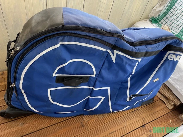 3. De inchiriat Evoc Bike bag
