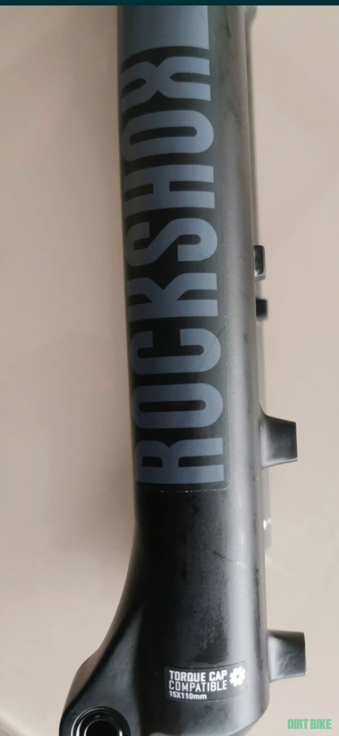 2. Vand furca noua Rock Shox 29 Silver