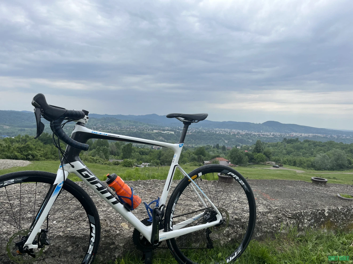 1. Cursieră Giant Carbon mărime XL (58–60 cm) – Ultegra, disc