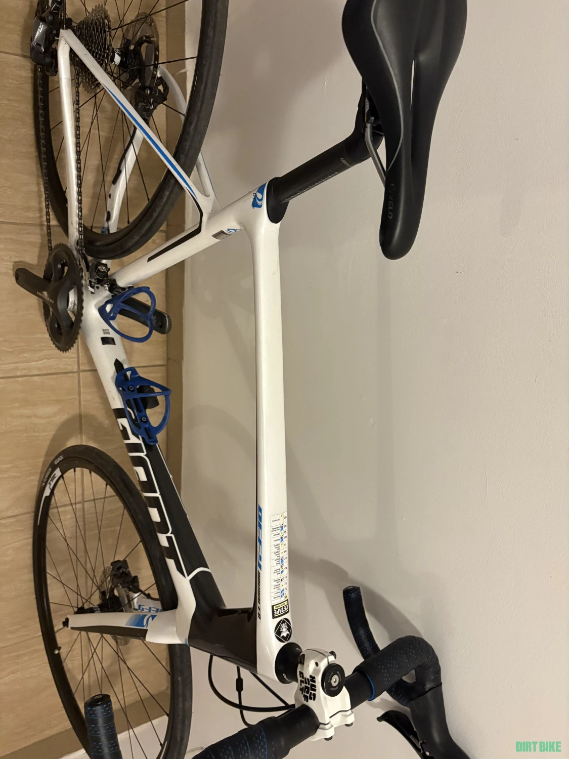 3. Cursieră Giant Carbon mărime XL (58–60 cm) – Ultegra, disc
