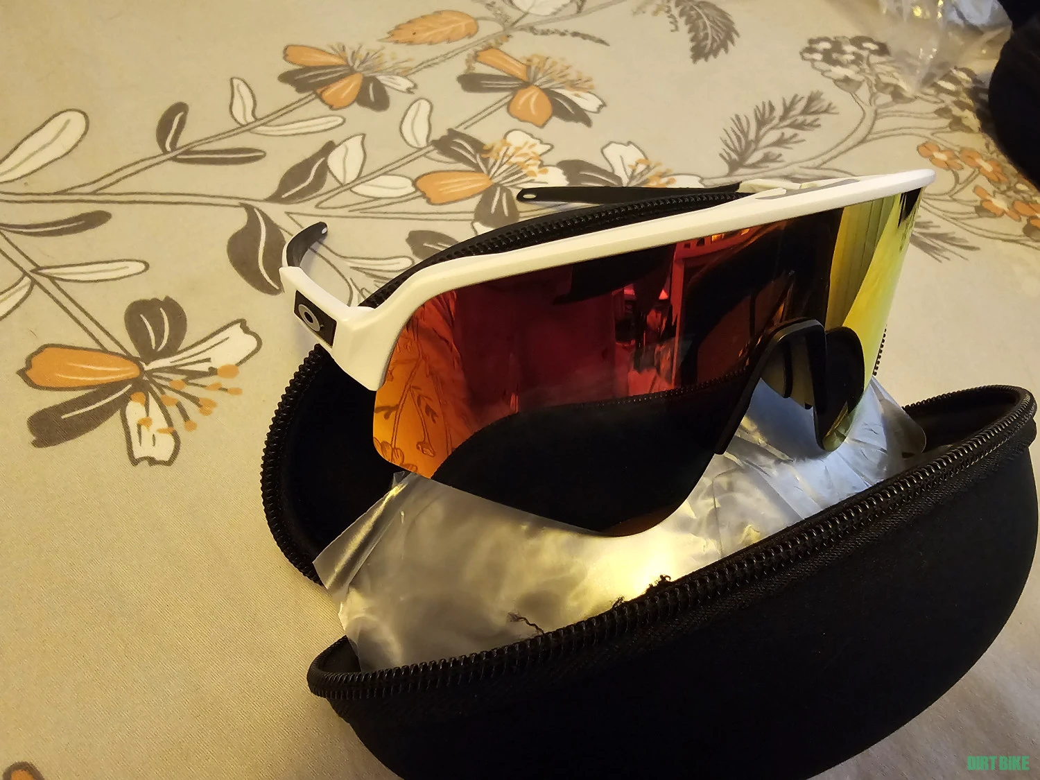 2. Ochelari Oakley Sutro lite sweep noi