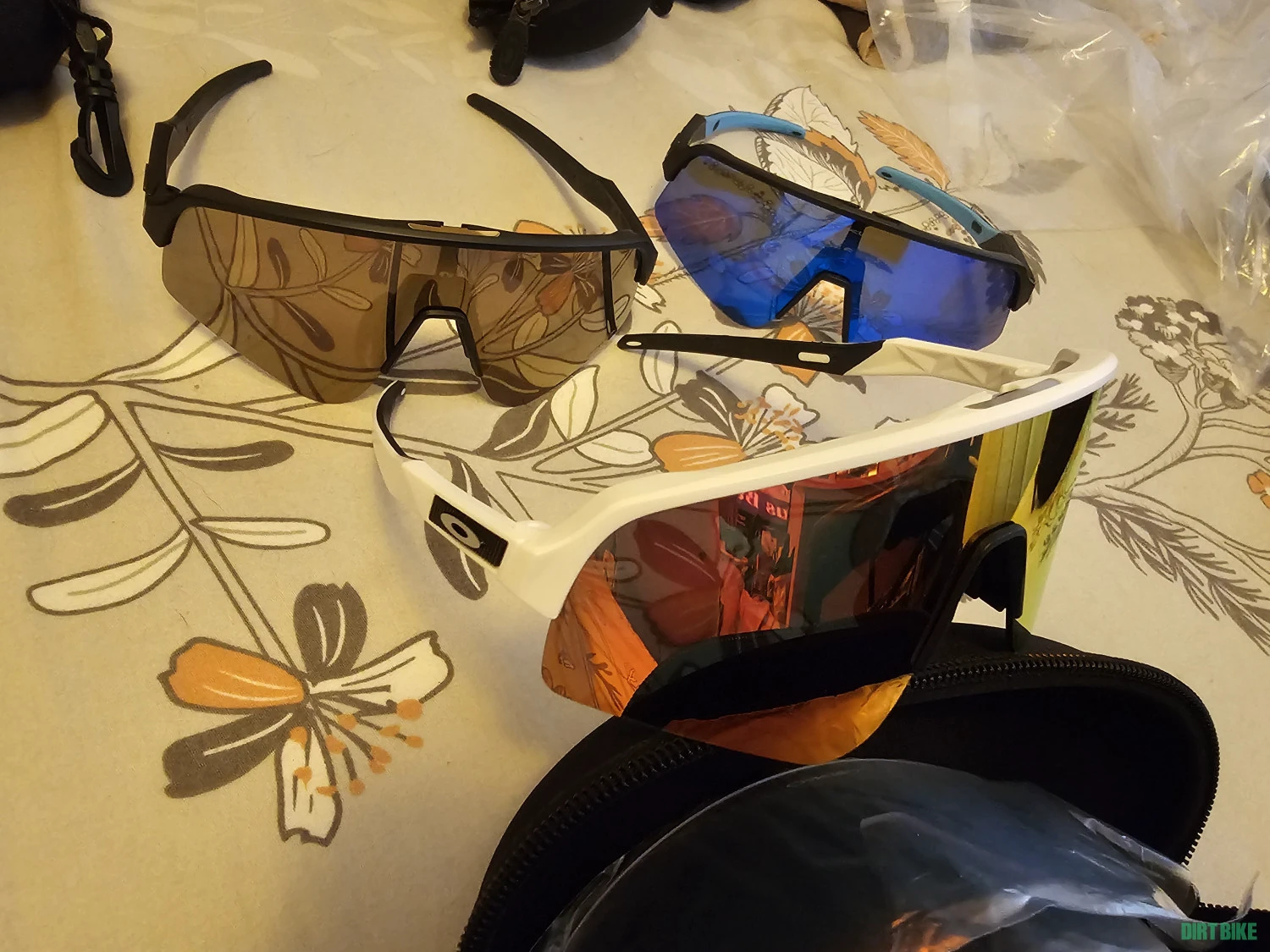4. Ochelari Oakley Sutro lite sweep noi
