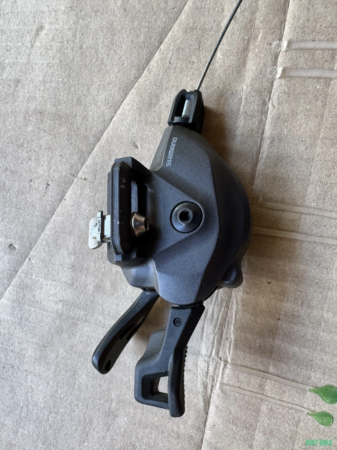 1. Maneta schimbator spate Shimano XT M8100 12v