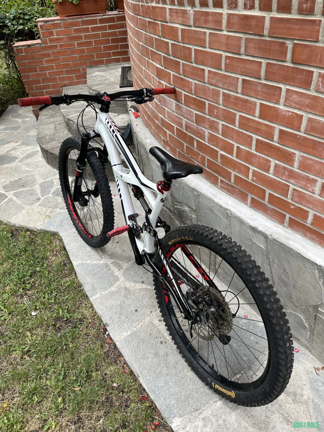 5. Bicicleta MTB Specialized enduro comp 2016