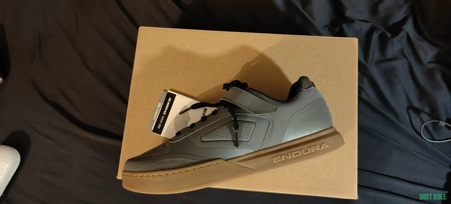2. Endura Hummvee 44 gri cositor clipless