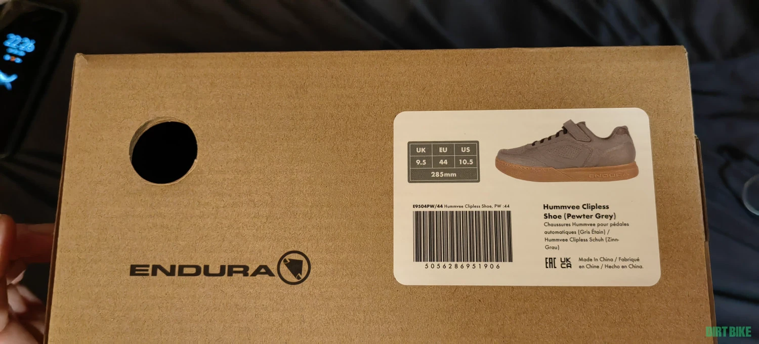 6. Endura Hummvee 44 gri cositor clipless