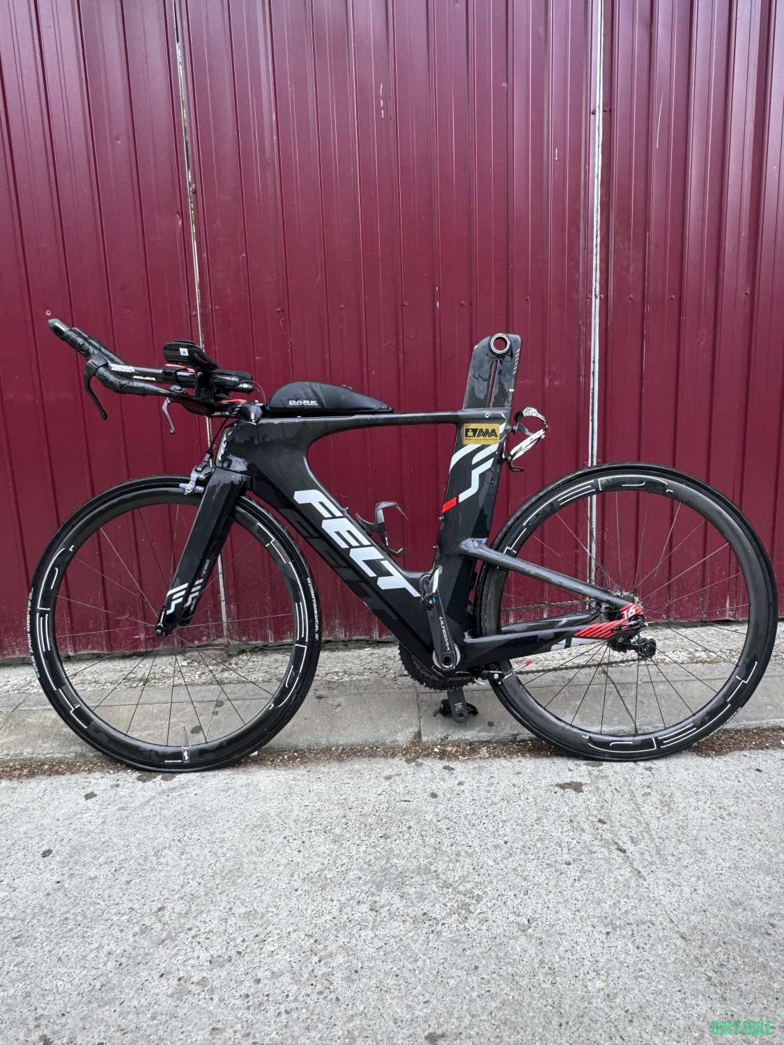 5. De vânzare bicicletă FELT toată din carbon