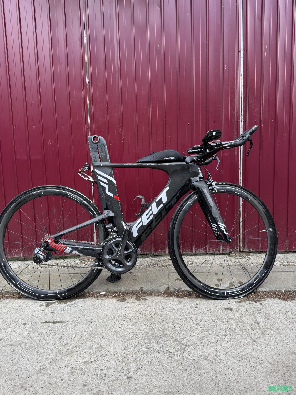 10. De vânzare bicicletă FELT toată din carbon