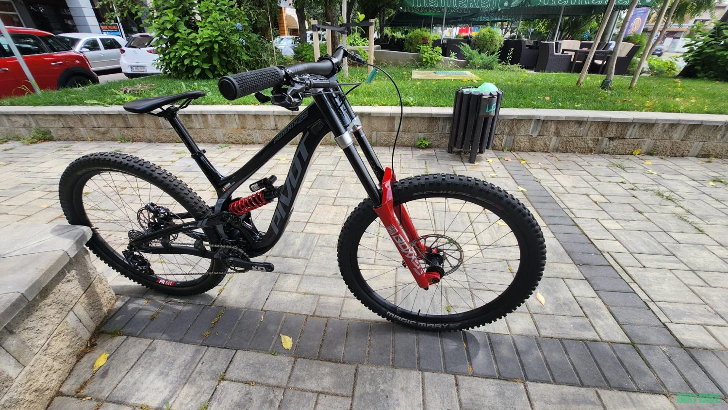 1. Bicicleta Pivot Phoenix Carbon 29" marimea Small