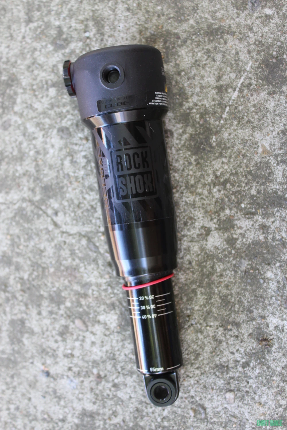 1. RockShox Deluxe Select DebonAir 185x55 Trunnion amortizor spate
